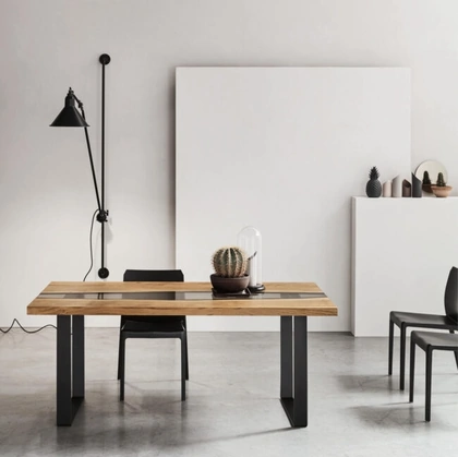 Tavolo Spring in rovere massiccio con insero in resina di Maronese